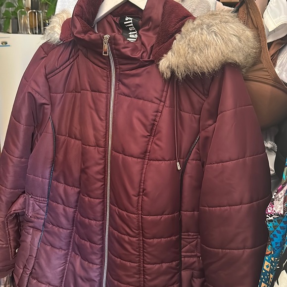Details quilted Burgundy Hooded Winter Coat - Picture 2 of 5